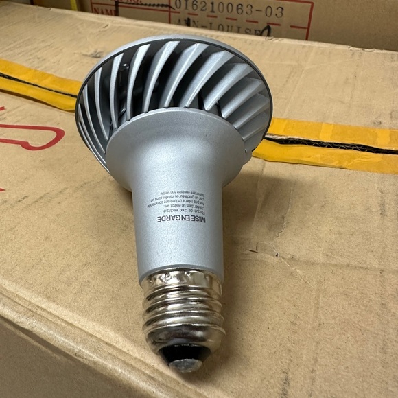 LED10P3LS830/24, 100-127V 50/60H2 light bulb - Picture 3 of 3